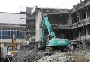湯川中学校校舎解体状況